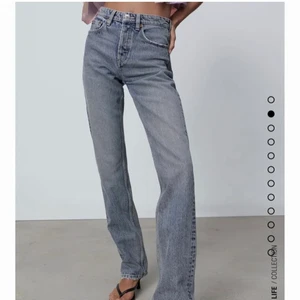 Zara jeans - Raka zara jeans i färgen grå/blå.  Slutsålda på hemsidan, gott skick!