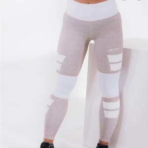Tights från amin - Använder aldrig, lite slitningar i det vita, frakt tillkommer😊