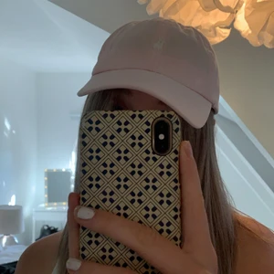  Ralph Lauren keps  - Säljer min Rosa Ralph Lauren keps pga har aldrig använt. Bra skick. Köparen står för frakten❤️