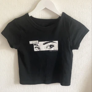 tank topp från brandy melville  - tanktopp från brandy melville. storlek one size men passar xs-s beroende på hur långt man vill att toppen ska sitta. nypriset är ca 190kr