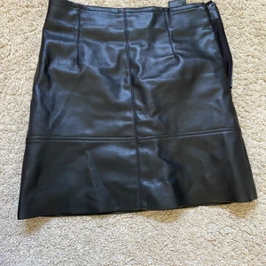 Kjol skinnimitaion - Super snygg kjol!