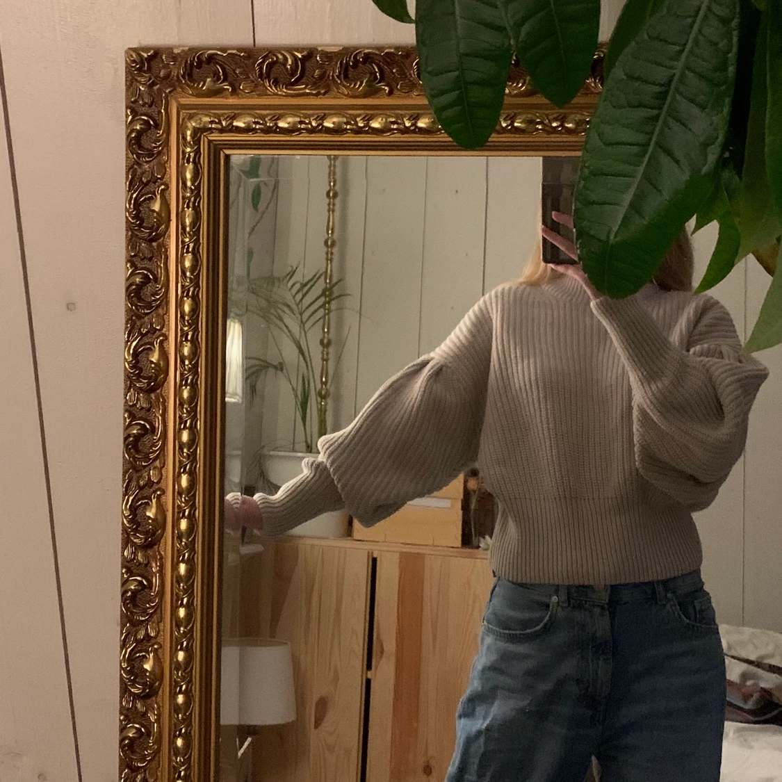 Stickad beige tröja i strl xs. 