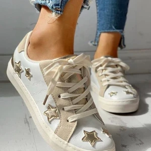 Stjärn skor - Så fina och sköna men kommer tyvärr inte till användning. Använda någon enstaka gång så i fint skick! Buda eller köp direkt för 300!