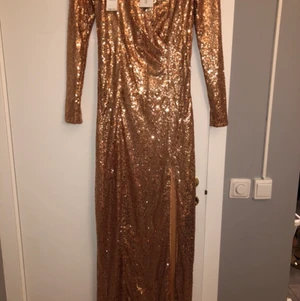 Klänning - Oanvänd klänning från Nelly 