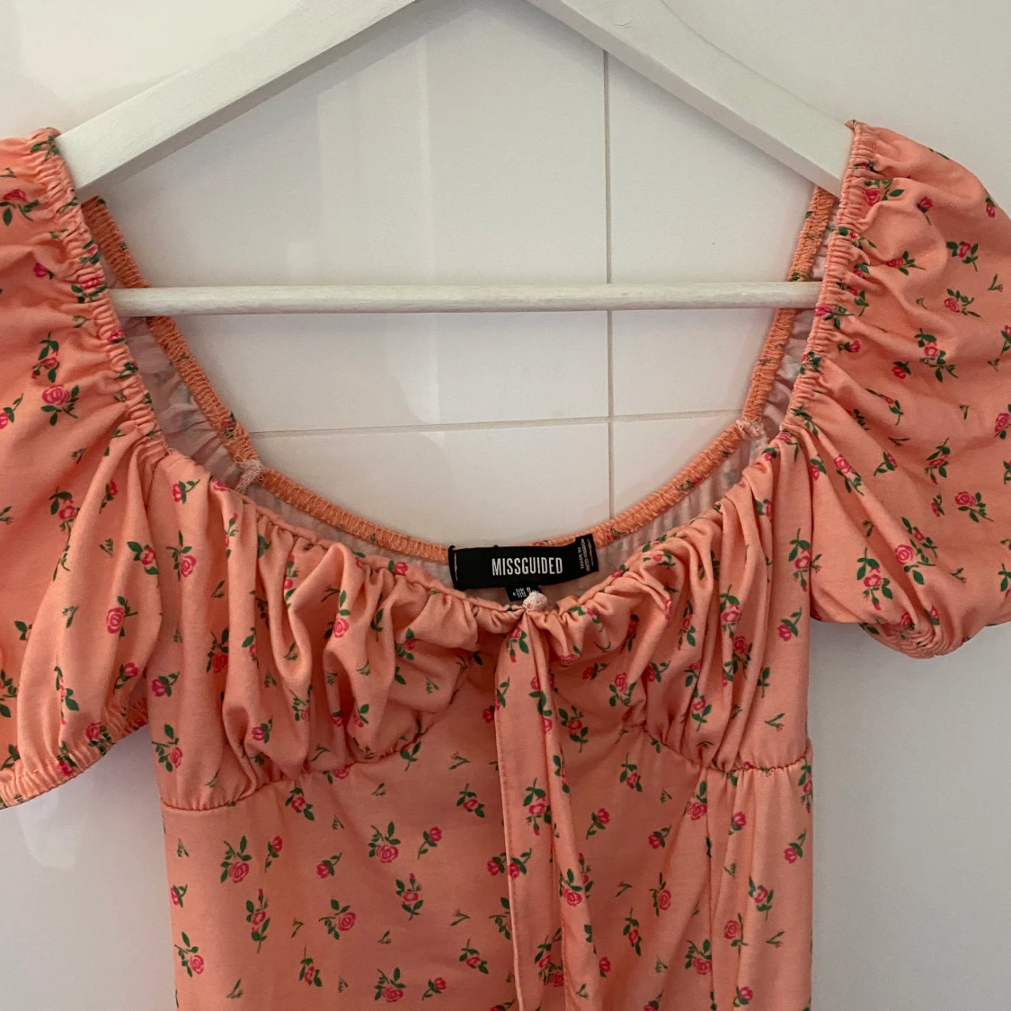 Peachfärgad klänning från missguided - 91