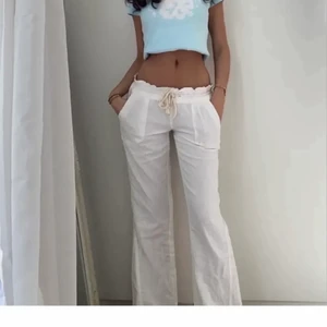 Linnebyxor - Säljer dessa trendiga linnebyxor, de är som nya! Storlek M, men passar mig bra som brukar ha XS-S! Kan skicka bilder privat! Buda eller köp direkt för 600kr❤️