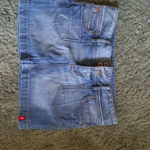 Esprit skirt - Nice shirt, very good condition. Short, just over the butt. 