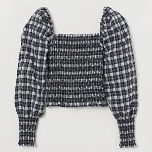 Hm tröja - Så fin tröja som jag köpt på hm men tyvärr inte får nån användning av🌸🌸 tröjan är i storlek M men kan även passa mindre/större då den är strechig