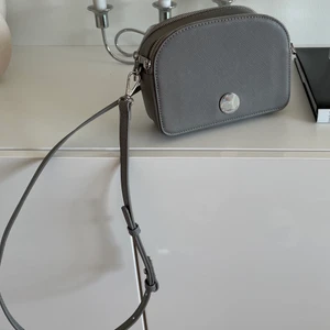 Superfin ny väska 🌿 - Superfin ny väska 🌿 •Pris: 130 kr 🚫Djurfritt och rökfritt hem 📍Kan mötes upp i Mölnlycke 📬Kan skickas mot fraktkostnad 