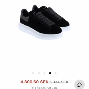 Intressekoll! - Säljer nu mina Alexander mcqueen skor, fint skick. Bilder kan skickas vid förfrågan. Finns endast dustbag men kvitto från VC finns och därav garanterad äkthet. Storlek 37.5