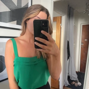 Linne - Bra skick, frakt ingår i priset. Skulle säga att den passar dom flesta stl!