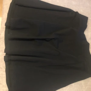 Svart kjol stl s - Vanlig fin svart kjol, oanvänd🙌🏻