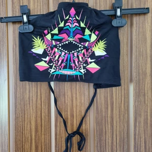 Bikini topp - Köpt från Gina tricot. Storlek M/L. Banden är jysterbara så den är väldigt flexibel i storlek (omkrets kring mage/rygg)