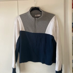 Hoodie - Bekväm hoodie i tre färger, säljer pga. att den inte längre passar