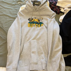 Butter hoodie - Butterhoodie i fint skick, inga flaws och väldigt sällan använd 