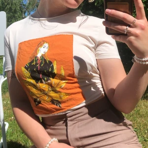 T-shirt Zara  - Cool T-shirt från Zara i storlek S. Vet inte om jag vill sälja men kom med ett bud 🧡