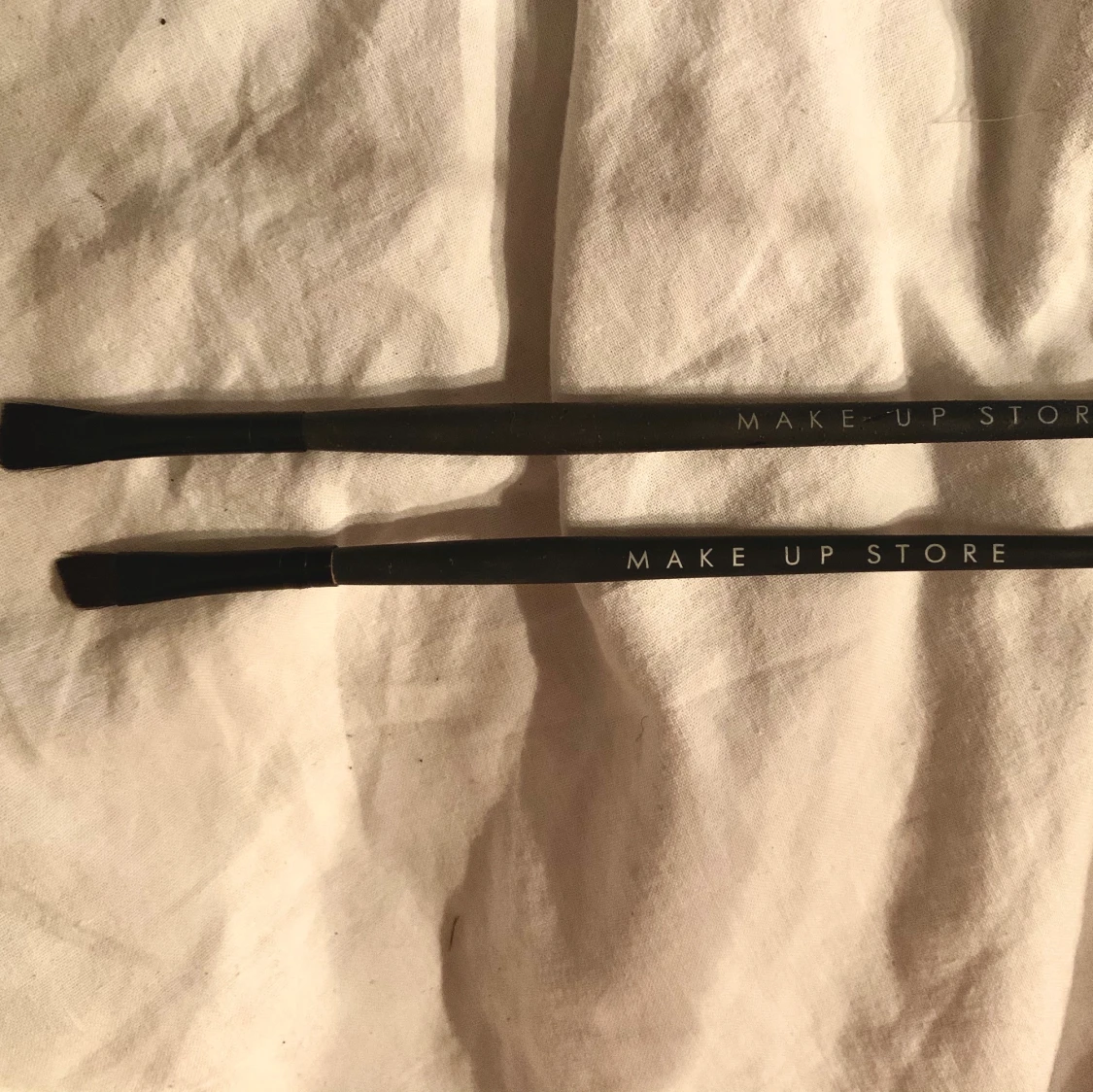 Två sminkborstar från Make up store