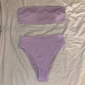 super fin lila bikini från hm, nederdelen är strlk 36 och överdelen strlk 40. säljer för 50, kan mötas i hudiksvall annars frakt och köparen står för det. 