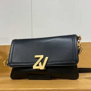 Zadig väska - Bara andvänd några gånger prislapp kvar.säljer för köpt en ny Väska