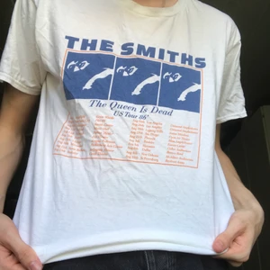 The Smiths T-shirt - T-shirt köpt online, minns inte vilken sida. Go att ha på sig och knappt använd.🤠 Köparen står för frakten!