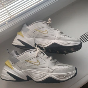 Nike Tekno Sneakers - Storlek 37,5. Använda endast ett fåtal gånger. Finns att hämta i skanstull.