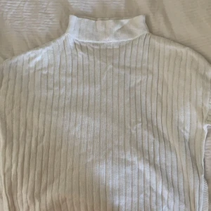 Vit stickad tröja  - Fin stickad tröja från Lindex 