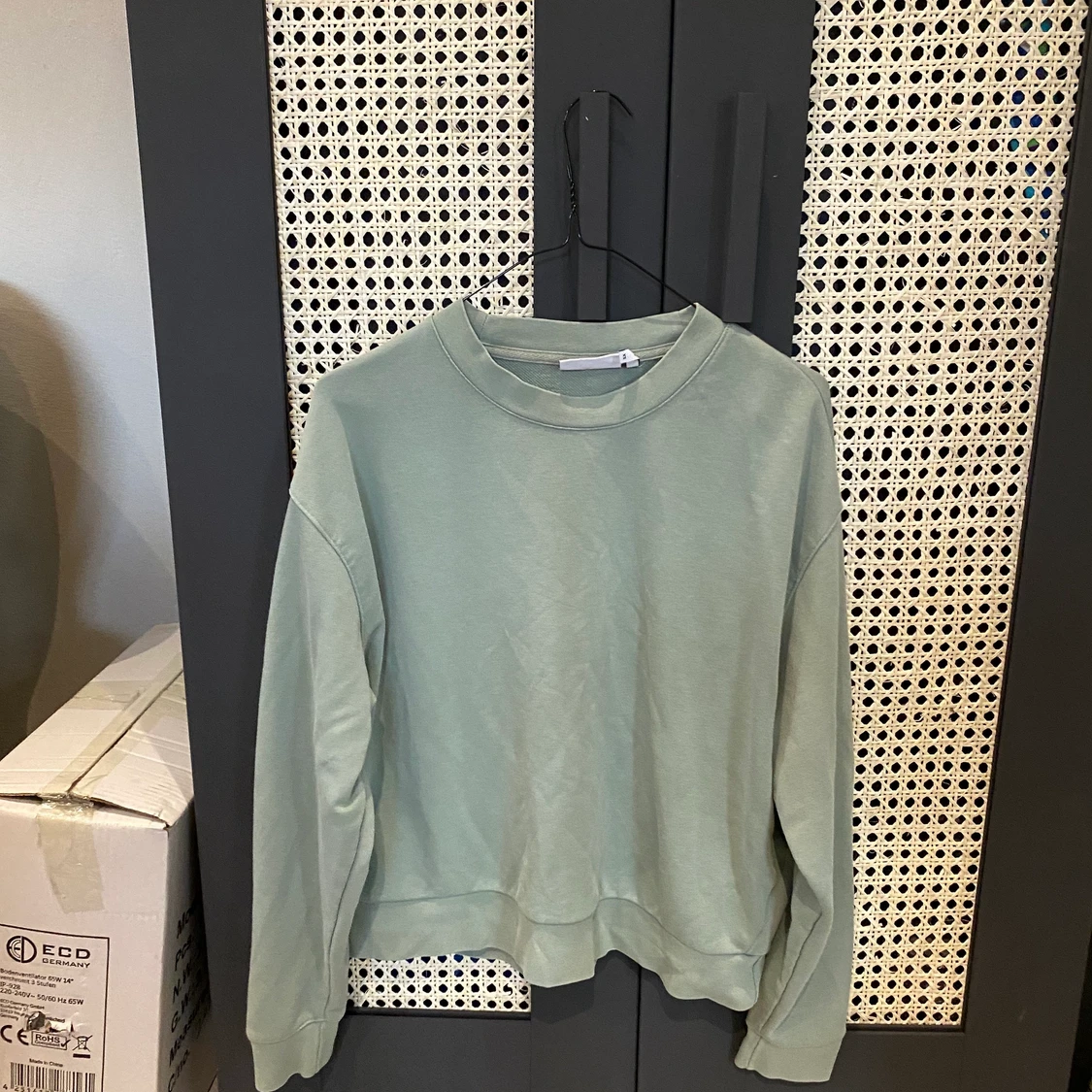 sweatshirt från weekday 