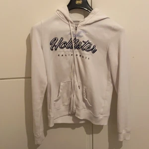Hollister  - Bra skick fortfarande använd ett fåtal gånger, nypris 450kr