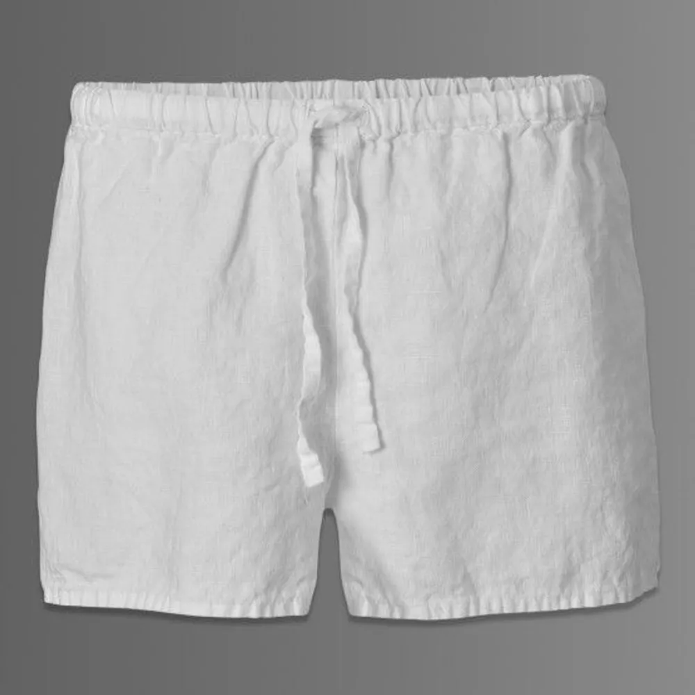 Säljer dessa assnygga shorts i linne (strl. M) men passar även S💓 helt oanvända och passar till allt! Köpare står för frakt. Shorts.