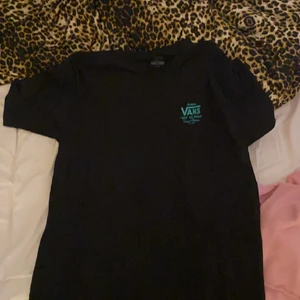 vans tröja  - använd 1gång så den är som ny 