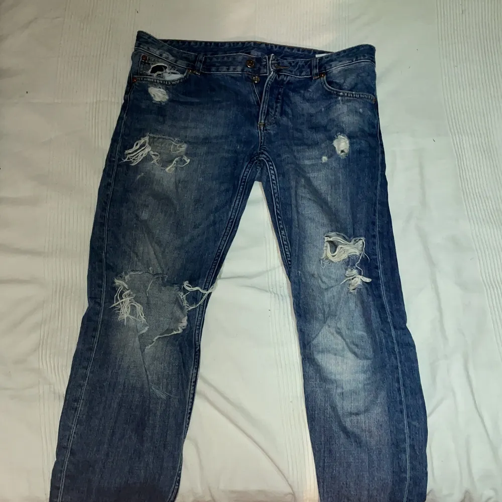 Låg midjas jeans från monkey, tyvärr så passar dom mig inte längre så jag hoppas den passar någon annan bättre. Jeans & Byxor.