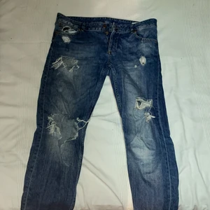 Från monkey storlek xs-s - Låg midjas jeans från monkey, tyvärr så passar dom mig inte längre så jag hoppas den passar någon annan bättre