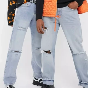 Straight jeans  - Blåa jeans i straight modell, från asos. Unisex storlek. Storlek 42 (L) i fint skick och väldigt sparsamt använda. 🌸⚡️