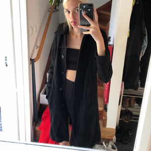 svart kappa - fet snygg kappa från filippa k. jag är 172cm