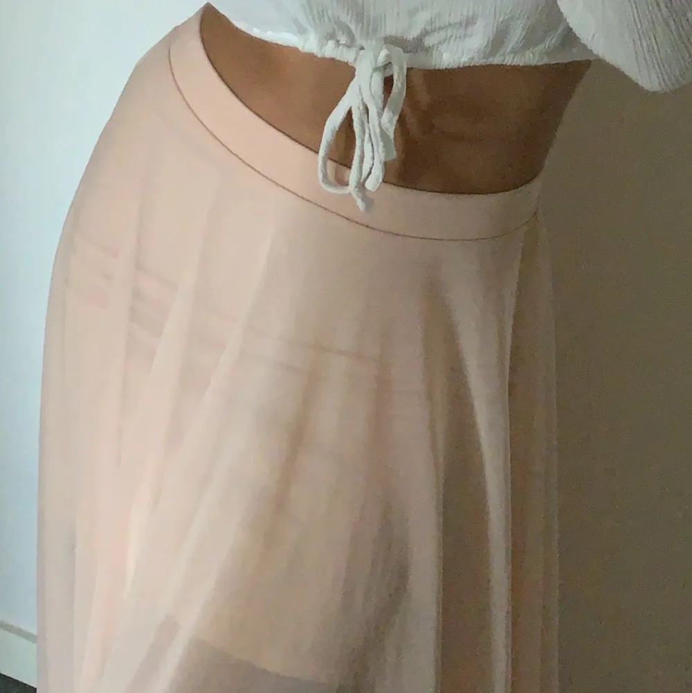 En lång kjol som jag bara har använt en gång. Kjolar.