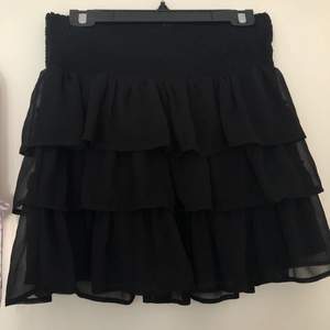 superfin kjol från vero moda, har använts en del men fortfarande i bra skick💕💞 strl s men passar både mindre och större