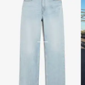 Säljer 2 jeans i olika färger men båda är i monkis modell taiki. Båda är i storleken 24. ( de i den mörkare färgen har en liten slitning på innerlåret, skriv priv om ni vill ha bättre bilder ) säljer de för 120kr st + frakt eller båda för 200
