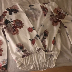 Fin och enkel topp - Fin skjorta som används 3 gånger under ett. 