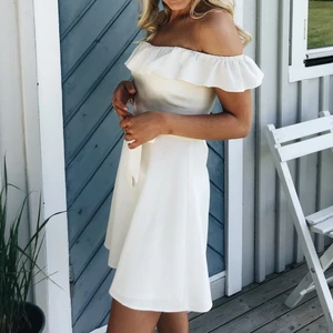 Sommarklänning från Zara - Helt underbar sommarklänning men använder den tyvärr aldrig längre. Använd 2-3 gånger. Normal i storlek. Köparen står för frakten. 