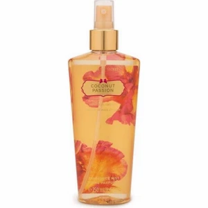 Victoria Secret parfym  - Victoria Secret parfym ”coconut passion” har använts lite men ungefär 3/4 av parfymen finns kvar, skriv för fler info/bilder, köparen står för frakten!!✨✨
