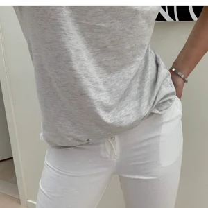 Linnebyxor - Säljer dessa fina linnebyxor. Passar en 34/36. Jättefina nu till sommaren!💘. (Bilder lånade)