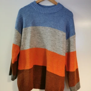 Stickad tröja  - Så fina färger på den här tröjan! 