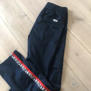 Levi’s byxor  - Levi’s byxor i mindre strl 