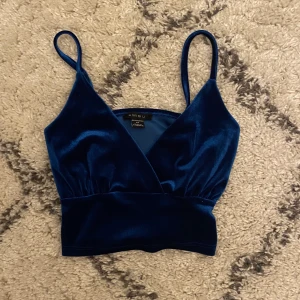 Topp  - Topp/linne från new yorker. Kommentera för frågor och skriv för fler bilder💕 Pris går alltid att diskutera men frakten ingår ej!🦋