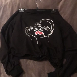 Hoodie - Fin hoodie från SHEIN som inte kommer till andvändning, storlek XS. 