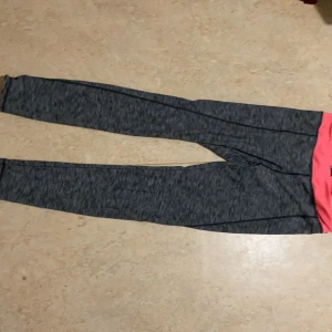 Tränings tights 🤍💕 - Tränings tights knappt använda 💕💕