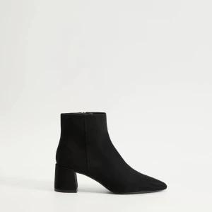 Ankleboots från Mango - Säljer dessa boots från Mango. Köptes i höstas men knappt använt de. Storlek 39. Hör av vid intresse!