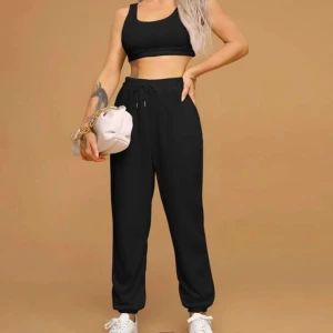 Mjukisbyxor  - Säljer detta sett från shein. Lånade bilder från shein så skriv privat för egna bilder❤️ frakt tillkommer 