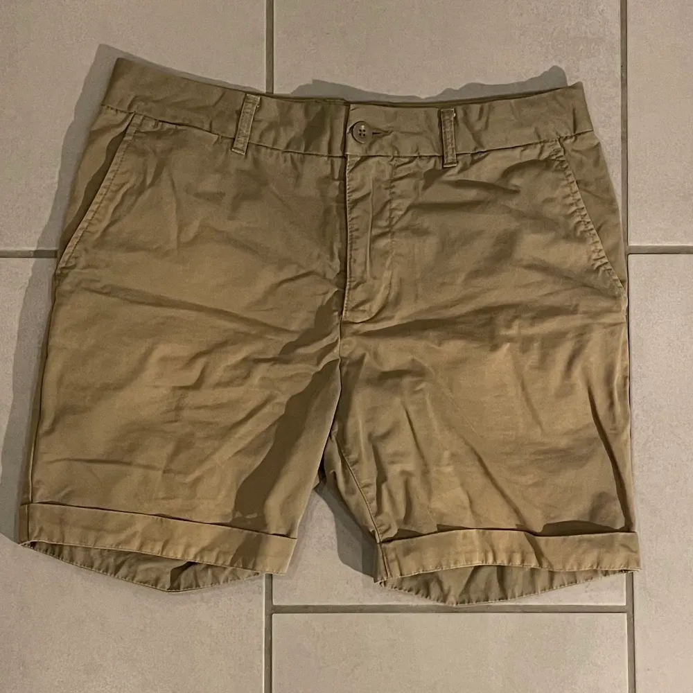 Militärgröna shorts från pier one. Rätt så använda.. Shorts.