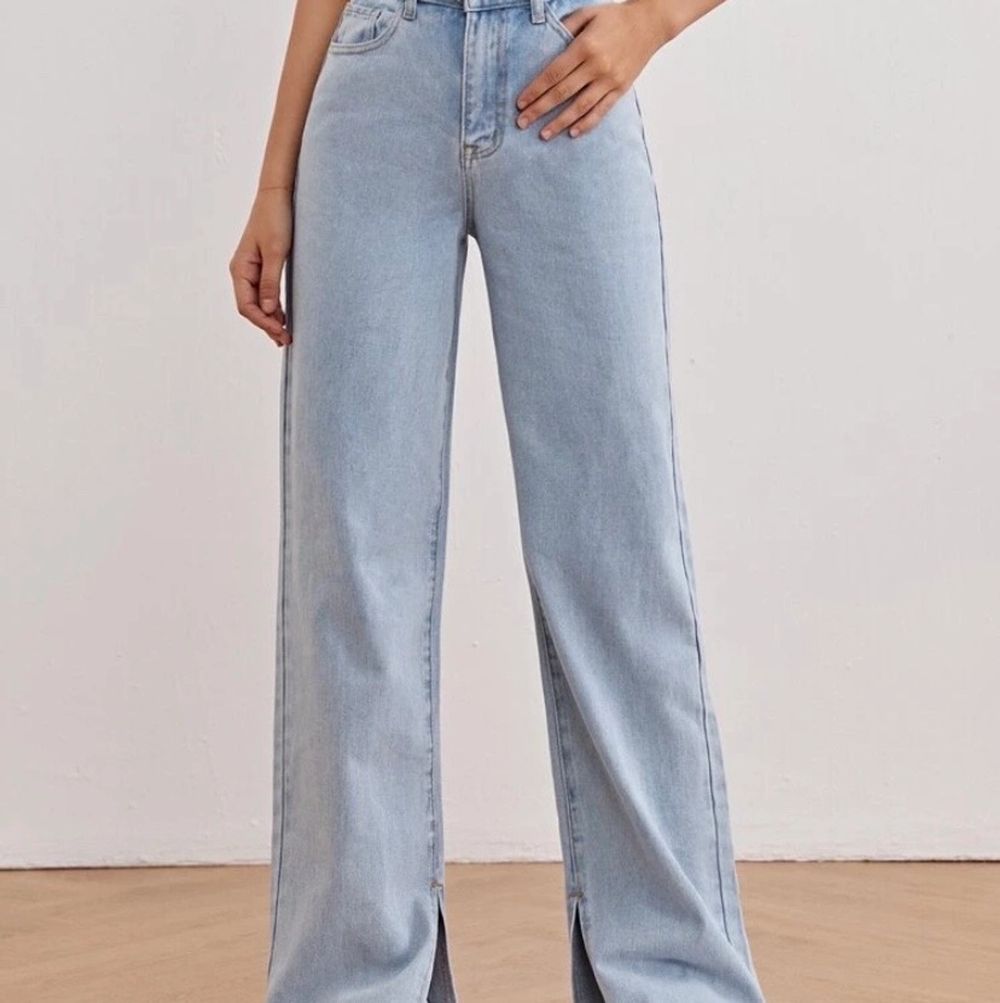 Fina jeans med slits | Plick Second Hand